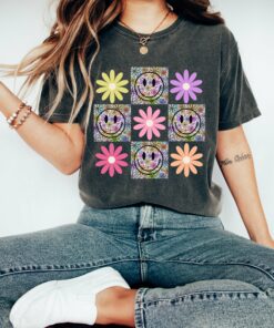 Comfort Colors Smiley and Daisy’s Tee Quality Retro Tee  Summer Cover Ups