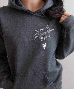 Its Me Hi Im The Problem Its Me Shirt Pen Click Taylor Swift Taylor Swift She Lost Him Taylor Swift Got A Haircut Taylor Swift Fifth Album Taylor Swift Pop Record Thirteen Taylor Swift