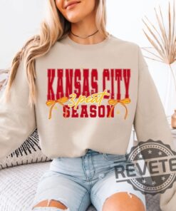 Kansas City Chiefs 3 Peat Season Sweatshirt T Shirt Hoodie Tee Gift For Men Women Game Day Sweater Unique