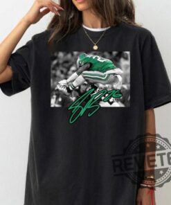 Philadelphia Eagles Saquon Barkley Jumping With Signature Funny Vintage Tshirt Hoodie Sweatshirt Tee Gift For Fan Retro Crewneck Hoodies Unique