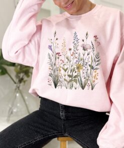 Pressed Flowers Sweatshirt Wildflowers Cottagecore Shirt Vintage Botanical Sweater Pastel Floral Nature Sweatshirt Unique